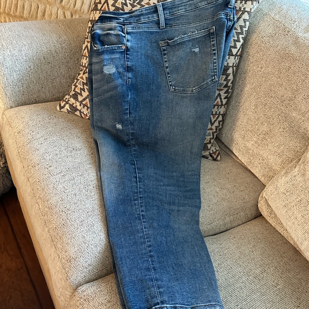 Maurice’s Edgely Women's Cropped Blue Jeans